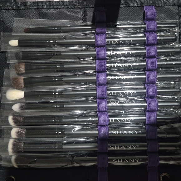 SHANY Makeup Brush Set - Black and Purple *missing 5 Brushes* - Picture 2 of 6